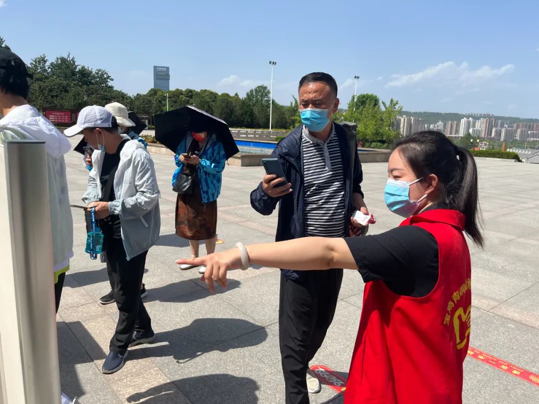 宝鸡青铜器博物院党支部开展“弘扬伟大建党精神”宣讲报告会暨“办实事庆华诞 巩固文明城市创建成果”主题党日志愿服务活动
